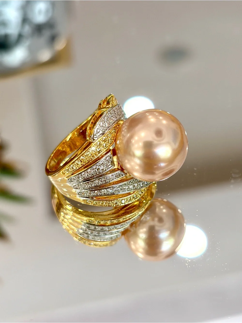 NWOT Gorgeous Champagne Color Pearl Two Tones With accents Band Ring in 8